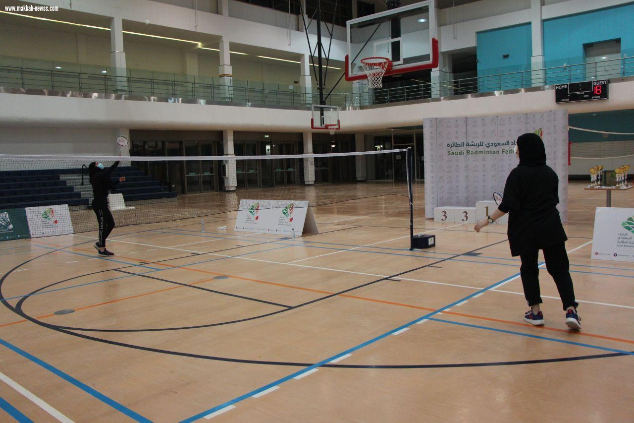 نادي الرياض يستضيف لاعبات الريشة الطائرة 