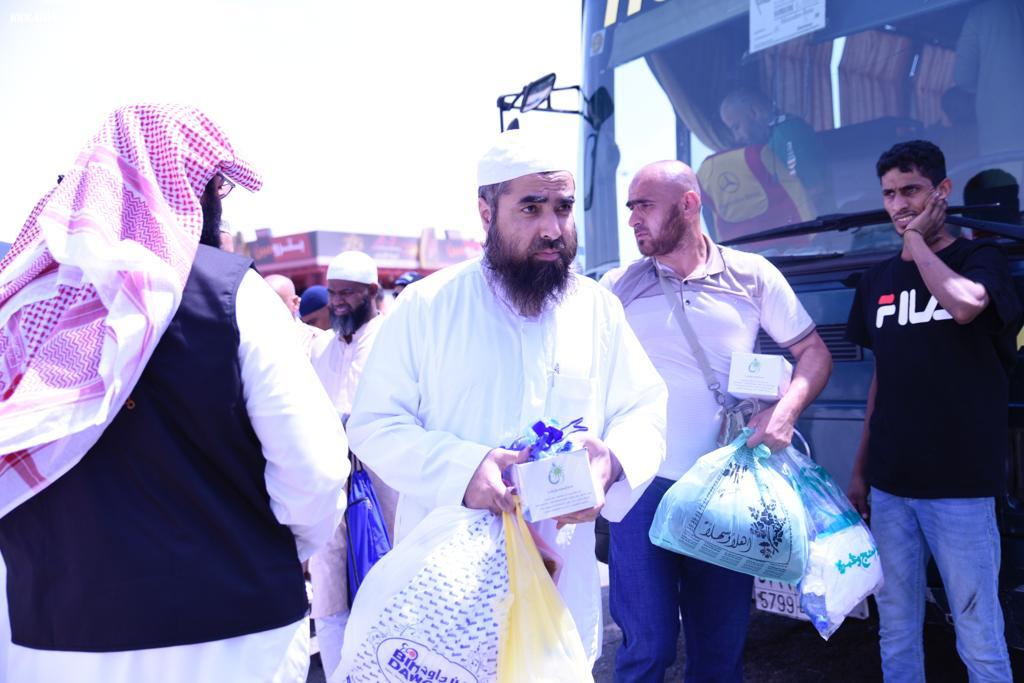 وتستمر قوافل الخير
