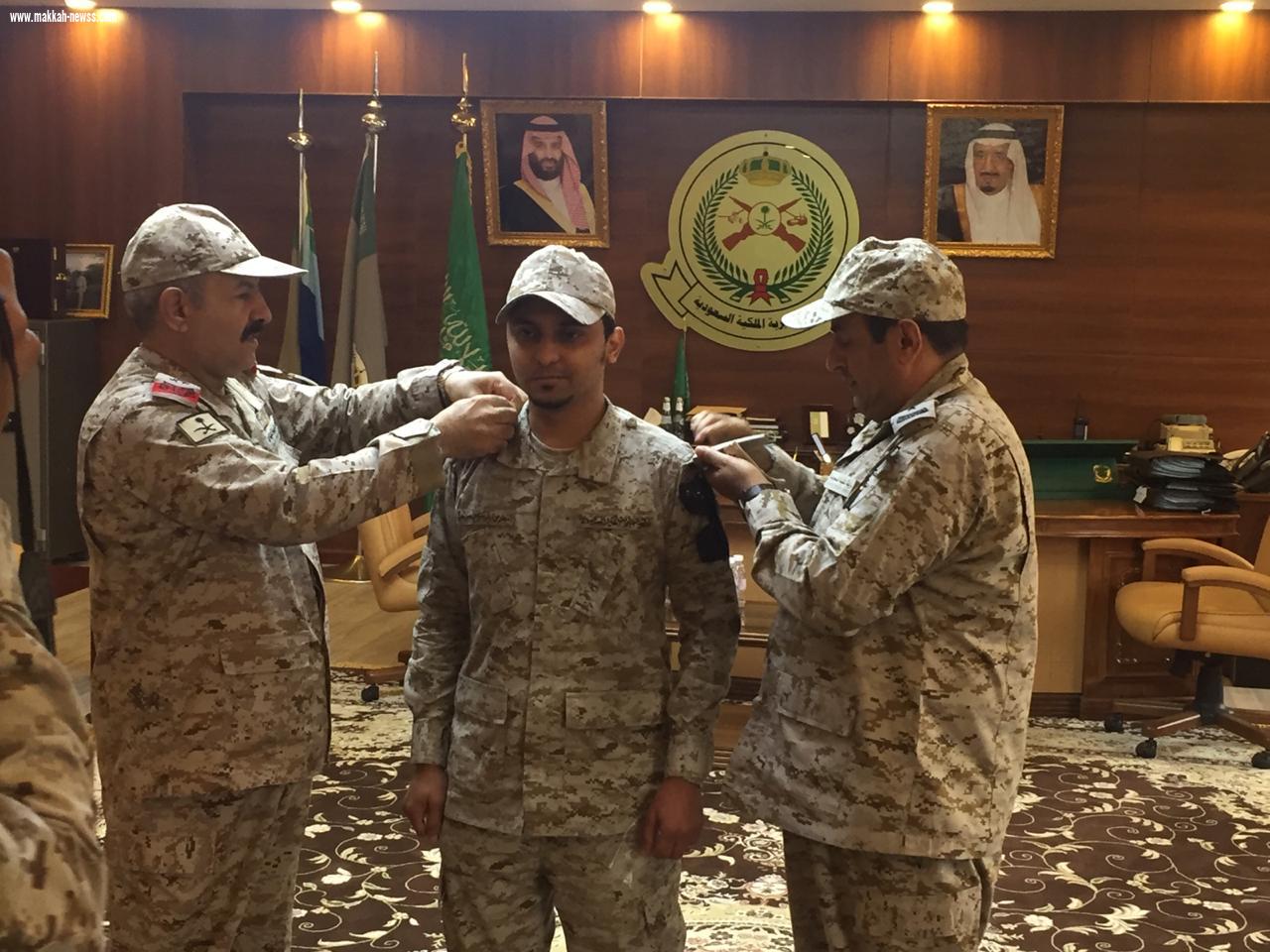قائد قوة جازان العمري يقلد الرائد مهندس أبوبكر يحي محرق رتبته الجديدة