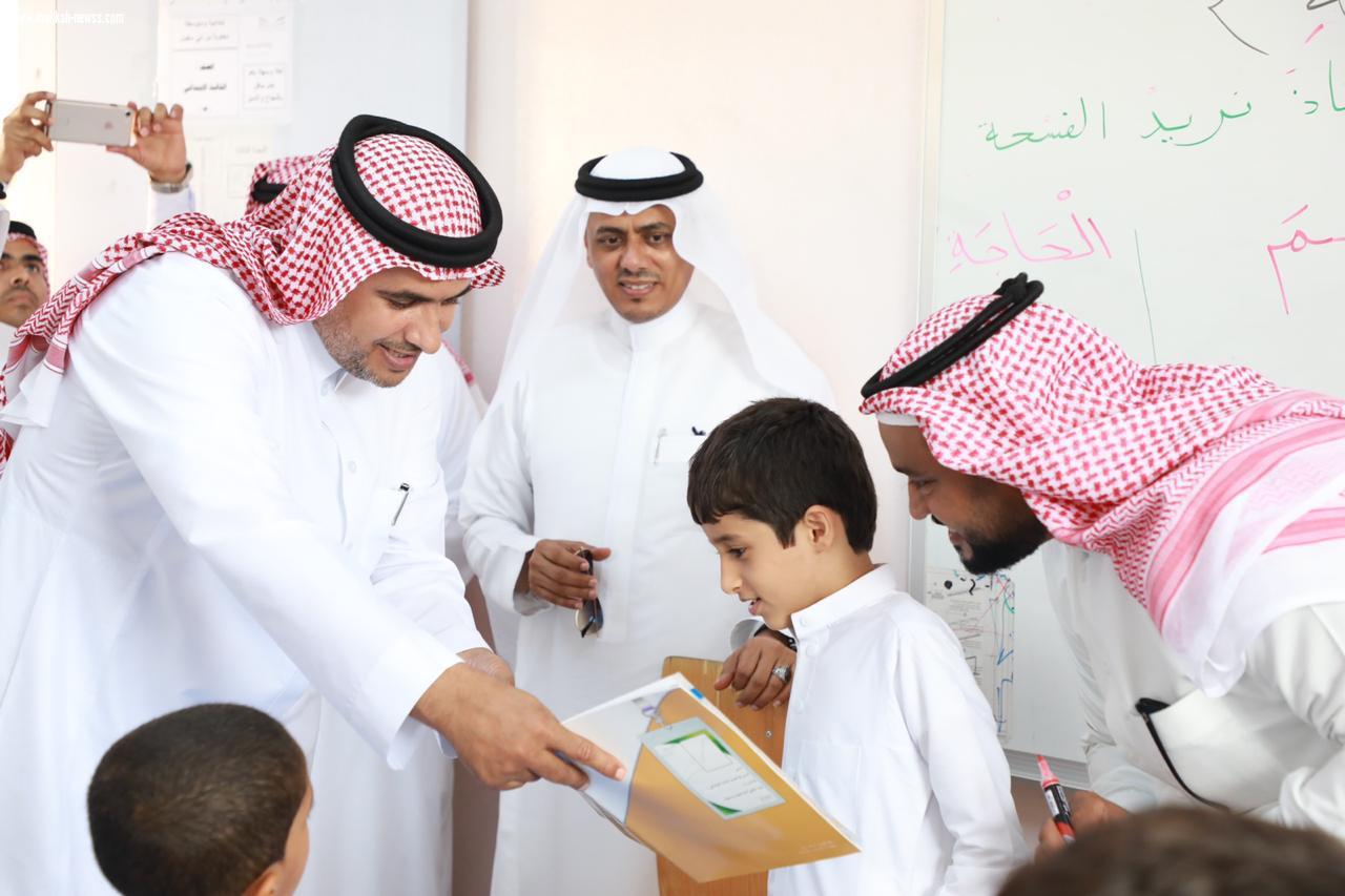 مدير مركز الدعم بالوزارة ومدير تعليم جازان يتفقدان مدارس الحد الجنوبي