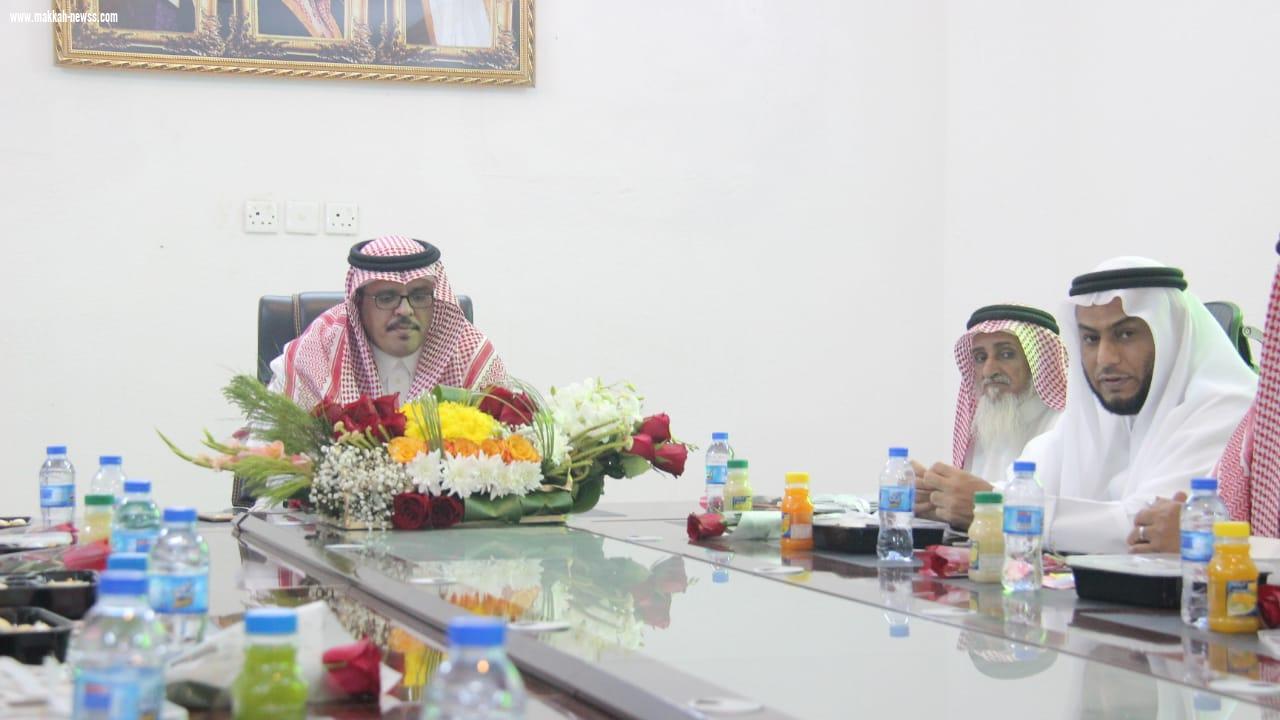 محافظ صبيا يتفقد مركز الكدمي و يلتقي بالمشائخ  و الأهالي و مدراء الدوائر الحكوميه 