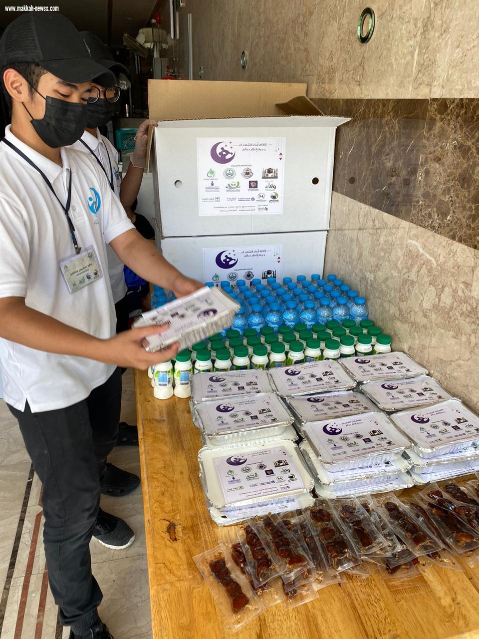 سلال غذائية في مختلف مناطق المملكة وبرامج اجتماعية وتوعوية عن بعد قافلة أبناء الشهداء توزع 2000 هدية على عيد الفطر المبارك
