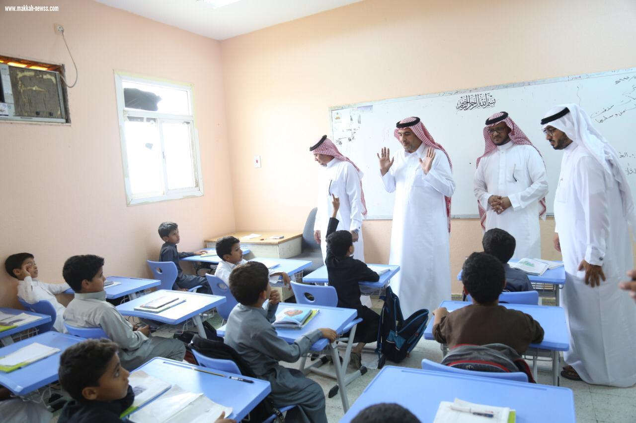 مدير عام المبادرات بالوزارة يزور مدارس الحد الجنوبي بالداير 