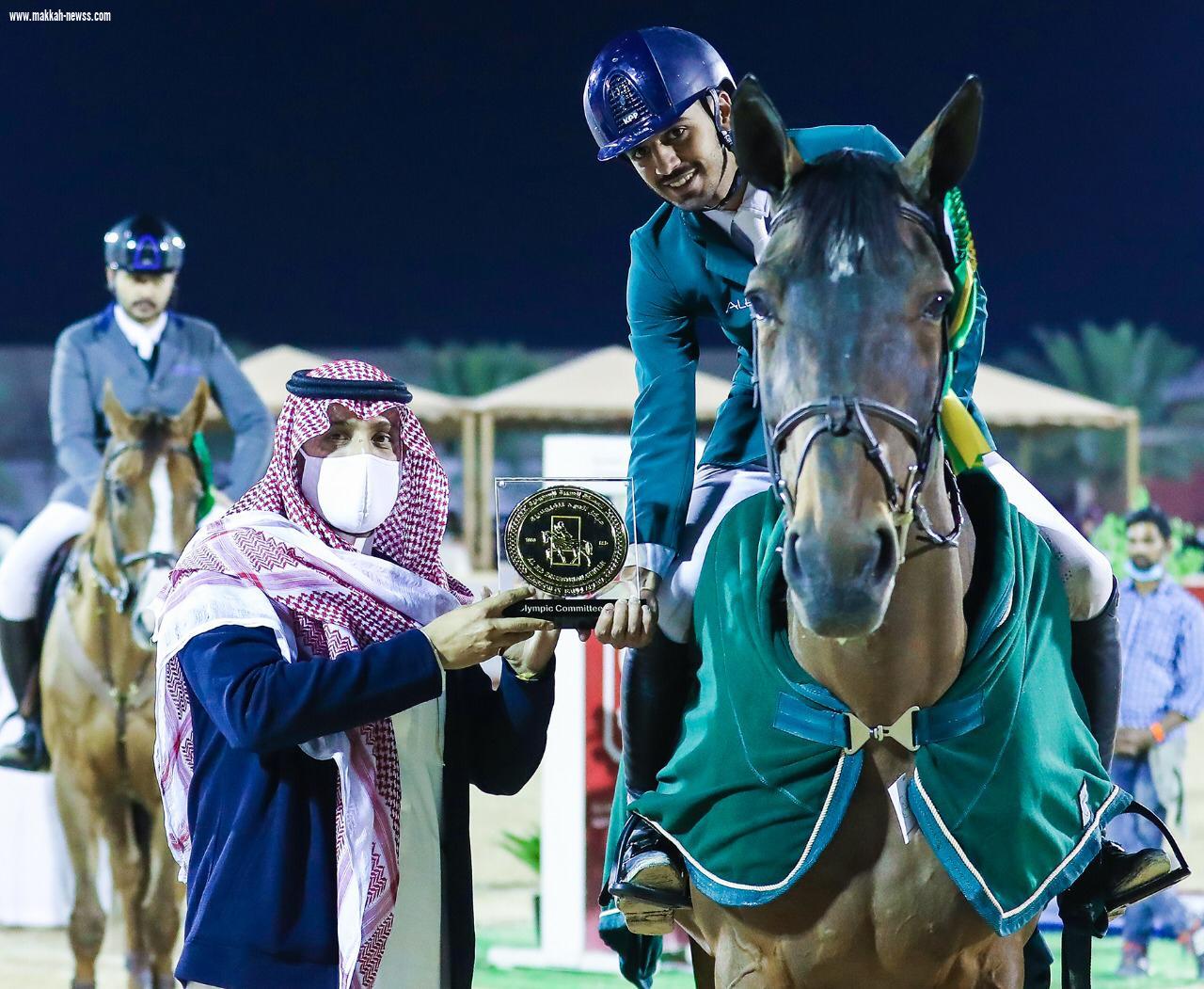 الأمير عبدالله بن فهد يتوج  الفائزين في منافسات اليوم الثاني من كأس اللجنة الاولمبية العربية السعودية للفروسية