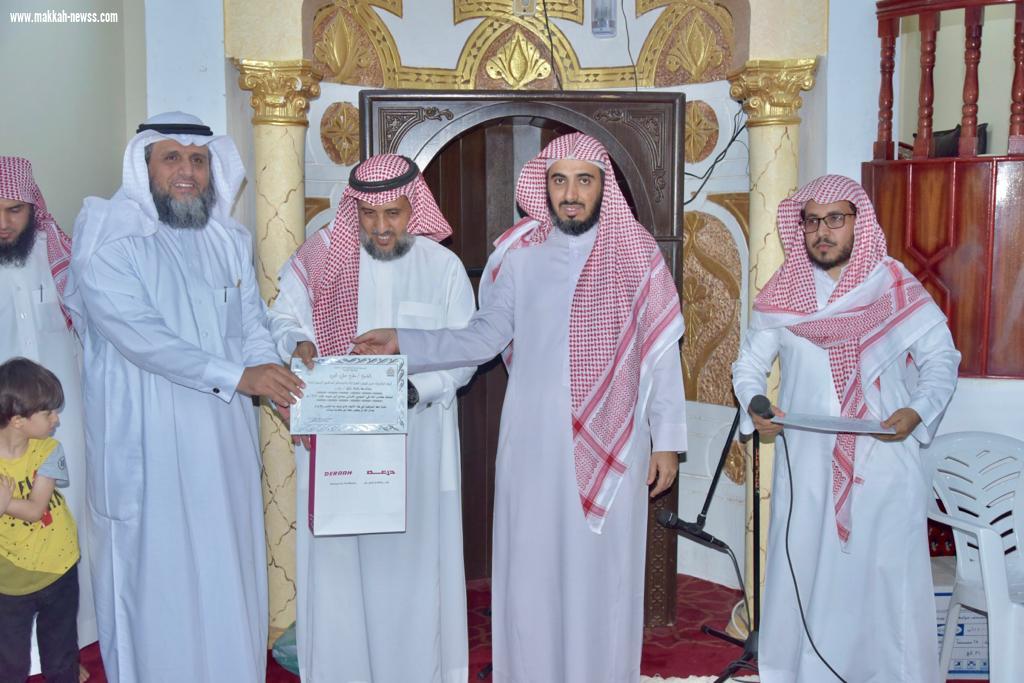 جمعية التحفيظ بالعارضة تحتفي بتخريج ثلاثة حفاظ من طلاب المجمع القرآني