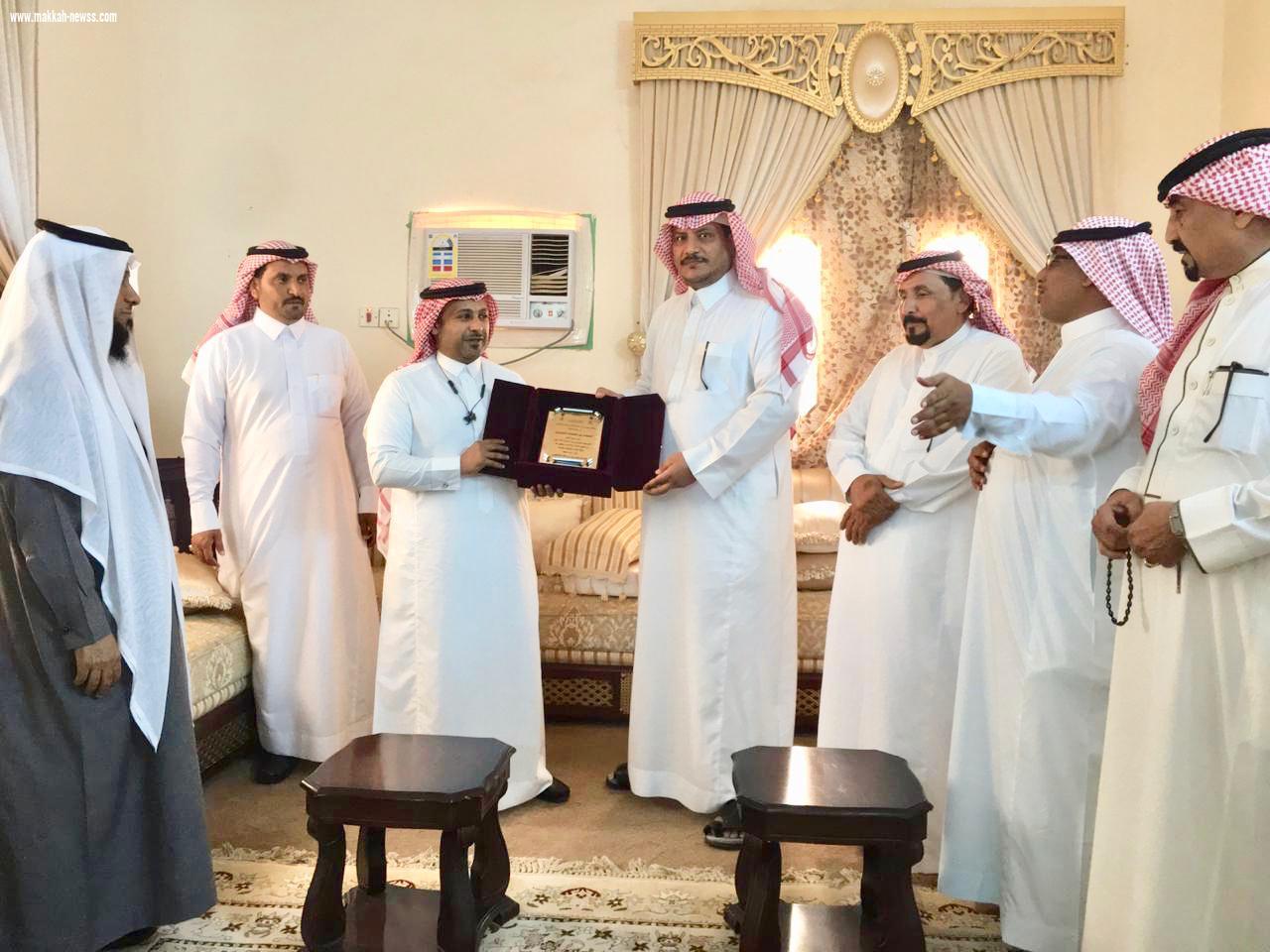 رئيس مركز الحقو يكرم الإدارات الخدميه والخيرية بمركز الحقو 