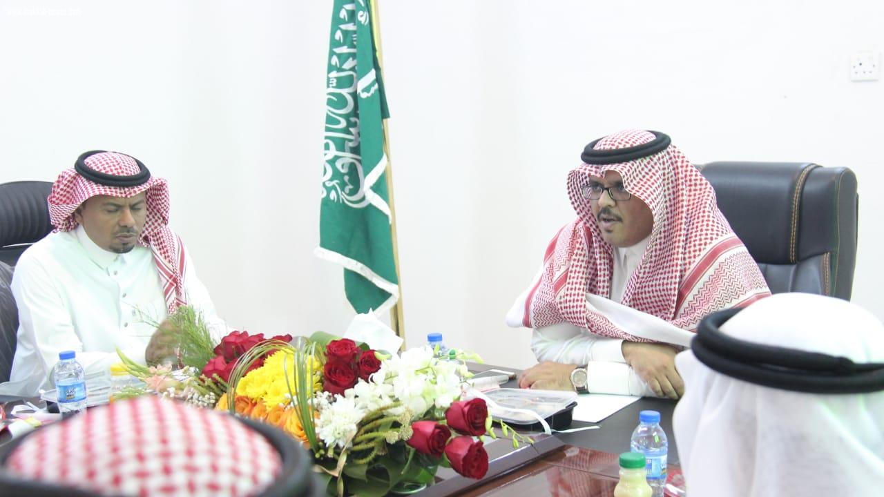 محافظ صبيا يتفقد مركز الكدمي و يلتقي بالمشائخ  و الأهالي و مدراء الدوائر الحكوميه 