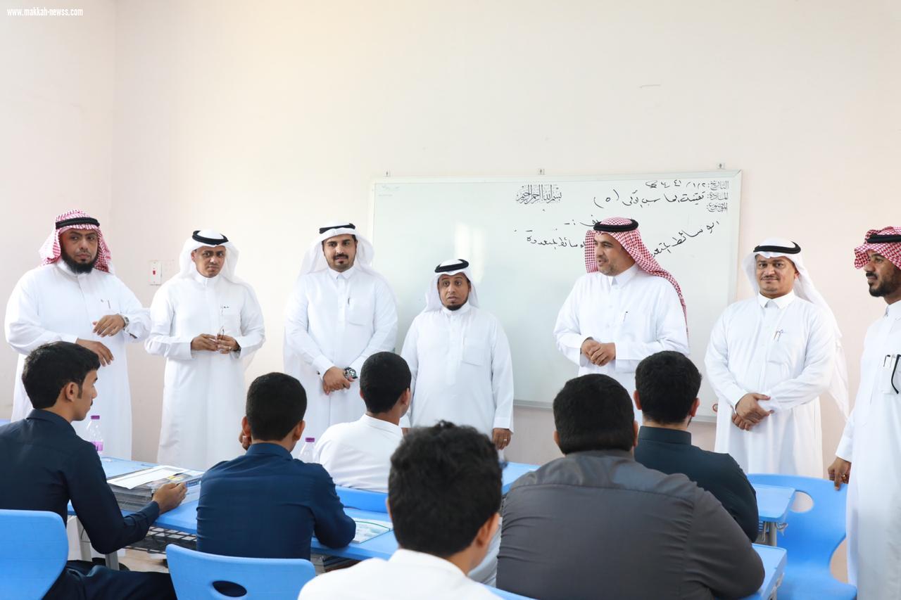 مدير مركز الدعم بالوزارة ومدير تعليم جازان يتفقدان مدارس الحد الجنوبي