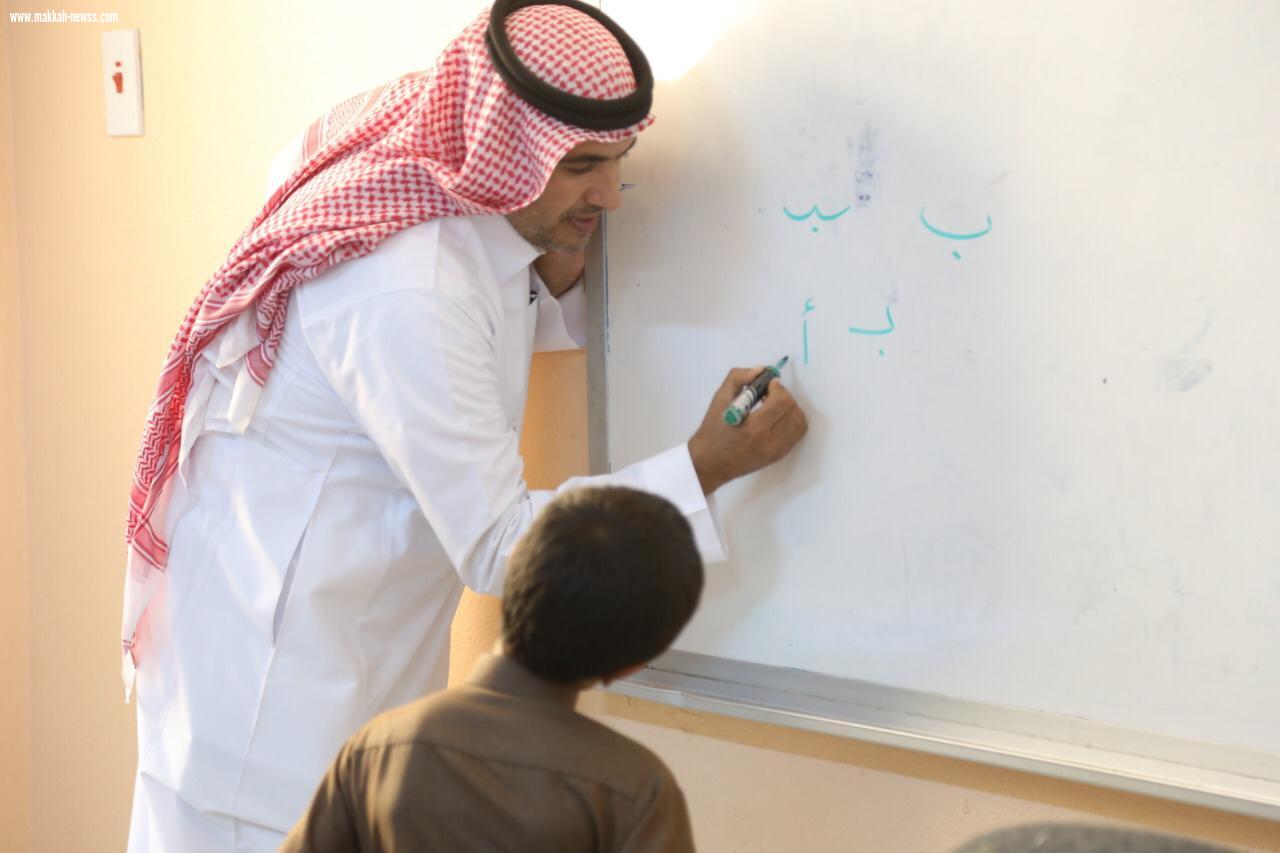 مدير عام المبادرات بالوزارة يزور مدارس الحد الجنوبي بالداير 