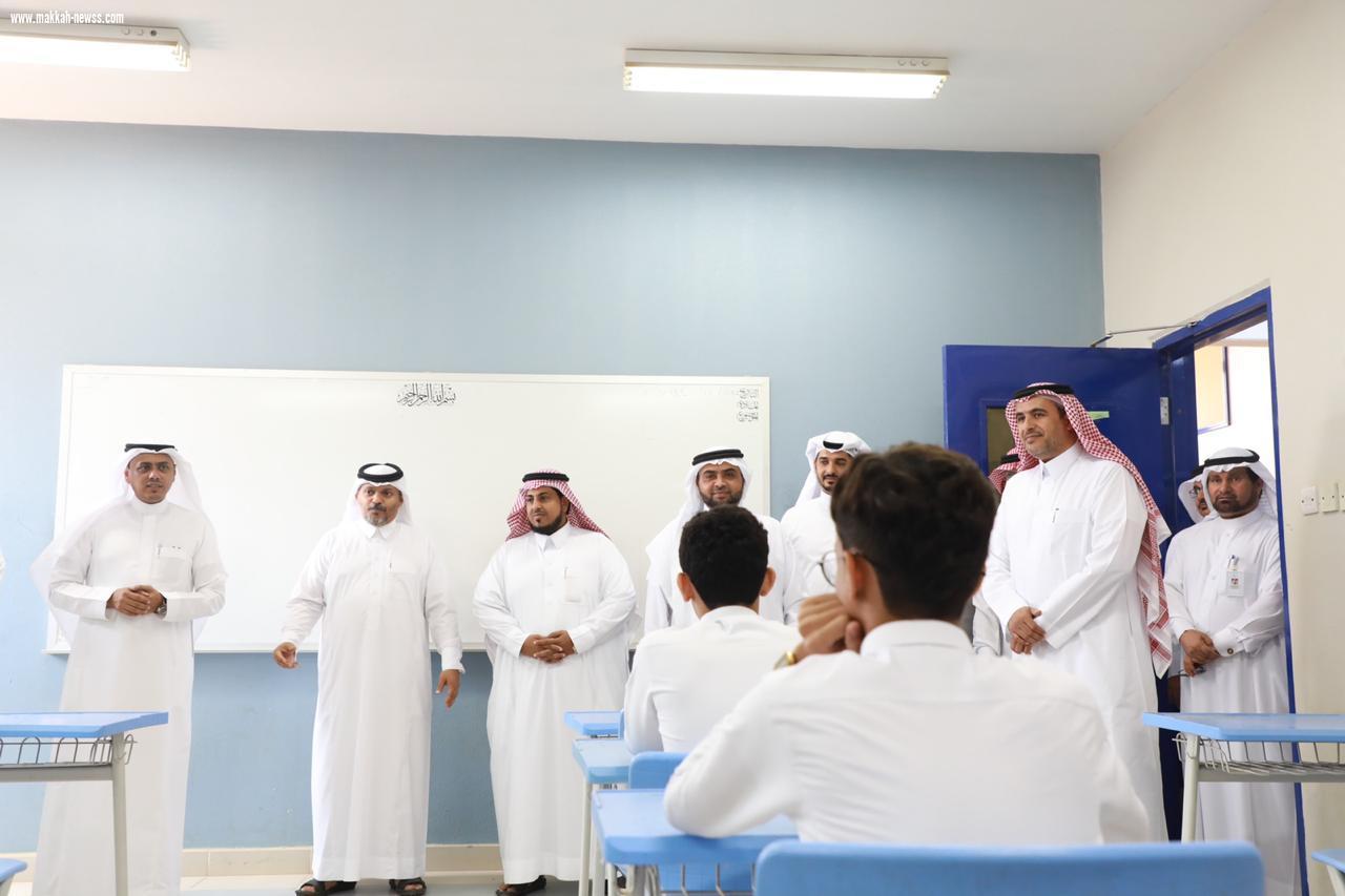 مدير مركز الدعم بالوزارة ومدير تعليم جازان يتفقدان مدارس الحد الجنوبي