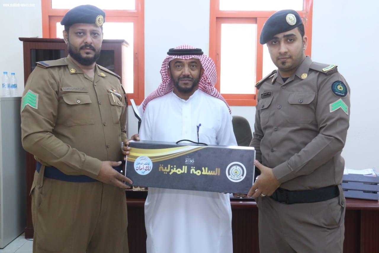 الدفاع المدني بجازان يستمر في تفعيل حملة كاشف الدخان لك أمان في مدنية جيزان وصبيا وصامطة والدائر 