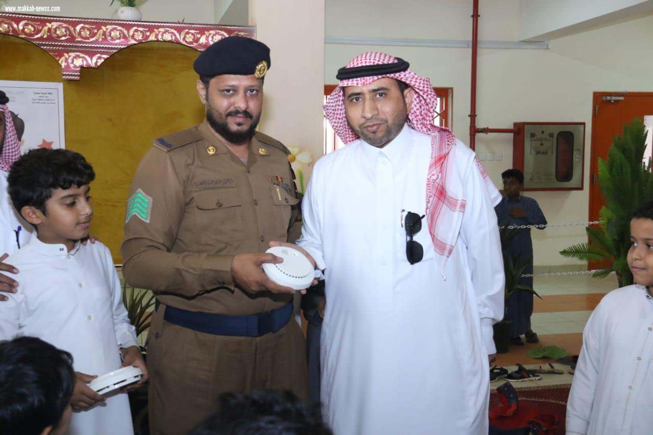 الدفاع المدني بجازان يستمر في تفعيل حملة كاشف الدخان لك أمان في مدنية جيزان وصبيا وصامطة والدائر 