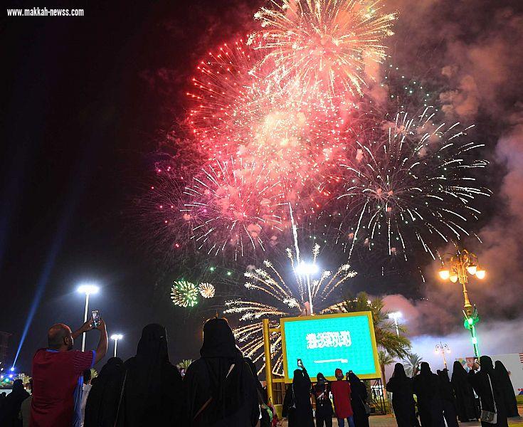 اليوم الوطني / أكثر من 700 شعلة من الألعاب النارية تنير سماء تبوك احتفاءً بيوم الوطن الـ 89