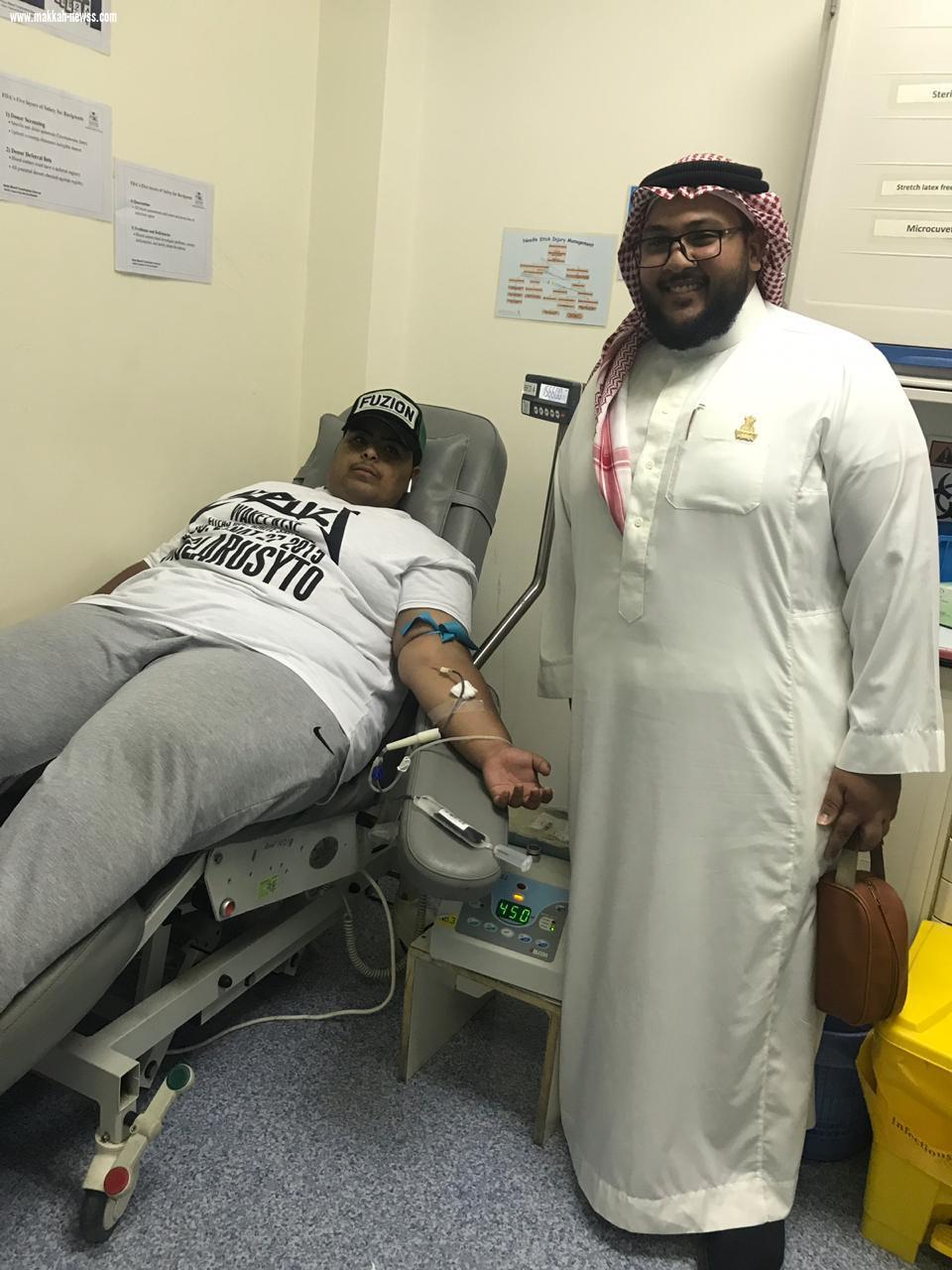  فريق أمة التطوع الخيري يقيم مبادرة توعوية للتبرع بالدم 