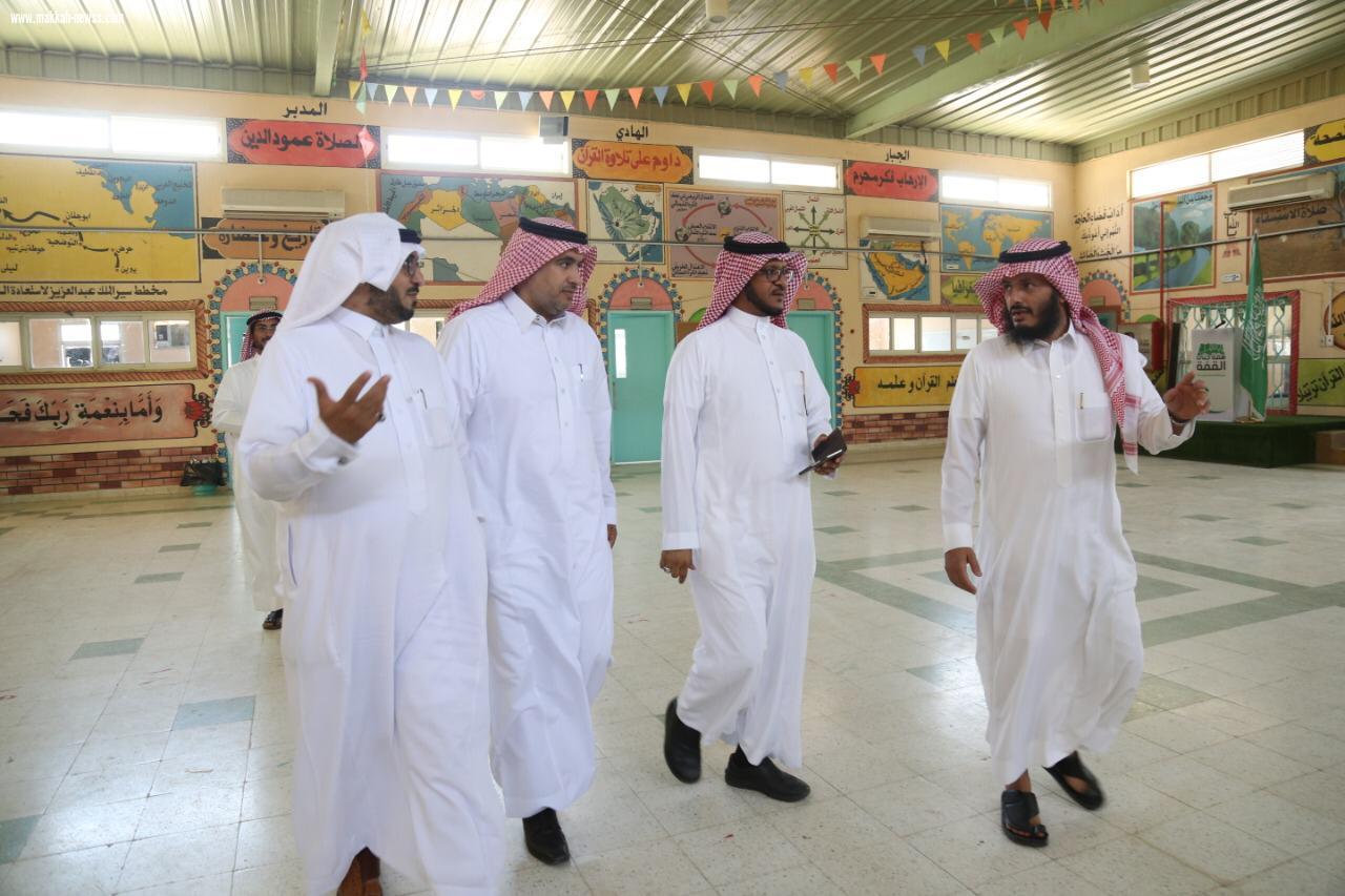 مدير عام المبادرات بالوزارة يزور مدارس الحد الجنوبي بالداير 
