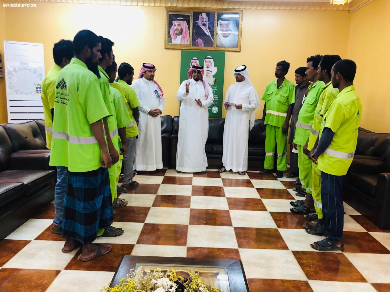 في اسبوع البيئة محافظ الريث يكرم عمال النظافه بوادي لجب