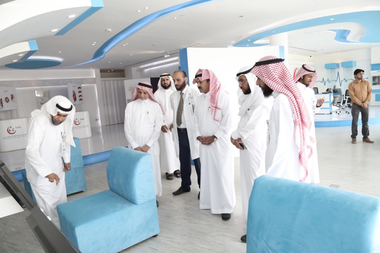 رئيس مجلس إدارة غرفة الرياض يزور جمعية عناية