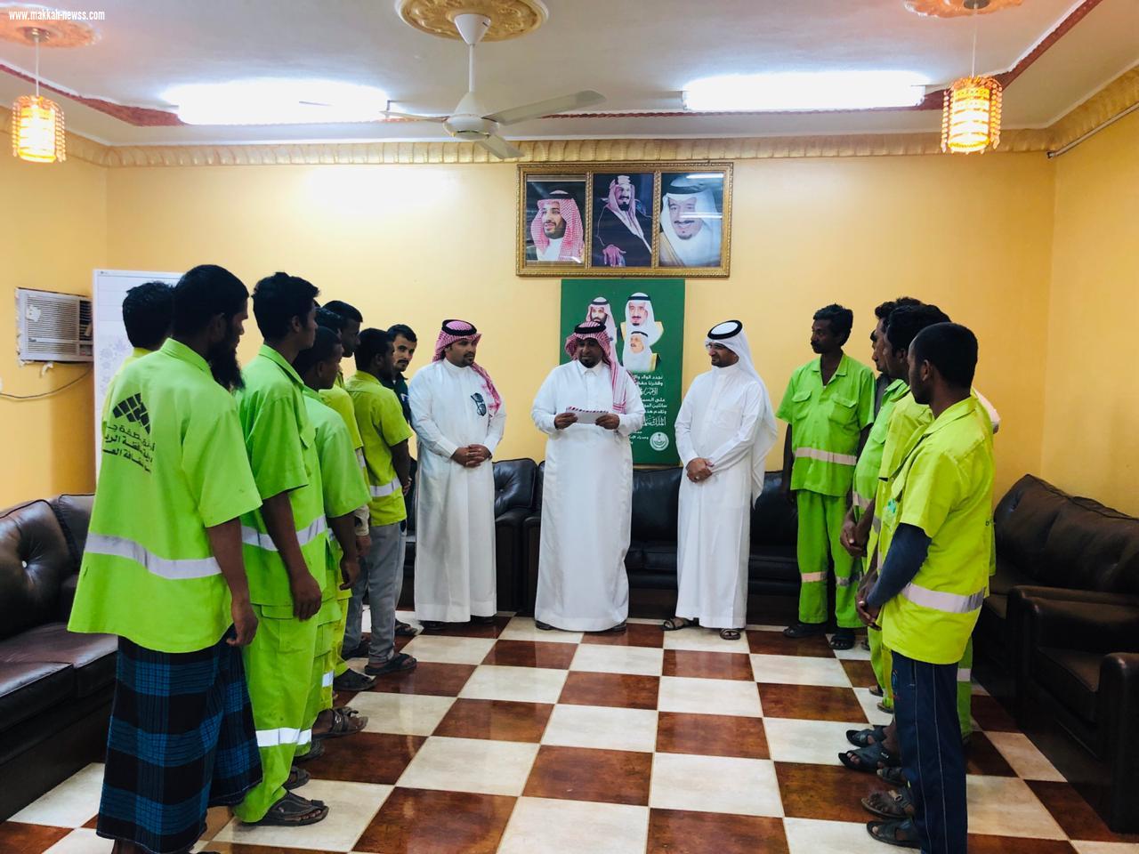 في اسبوع البيئة محافظ الريث يكرم عمال النظافه بوادي لجب