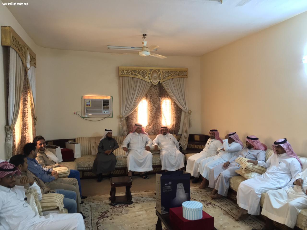 رئيس مركز الحقو يكرم الإدارات الخدميه والخيرية بمركز الحقو 
