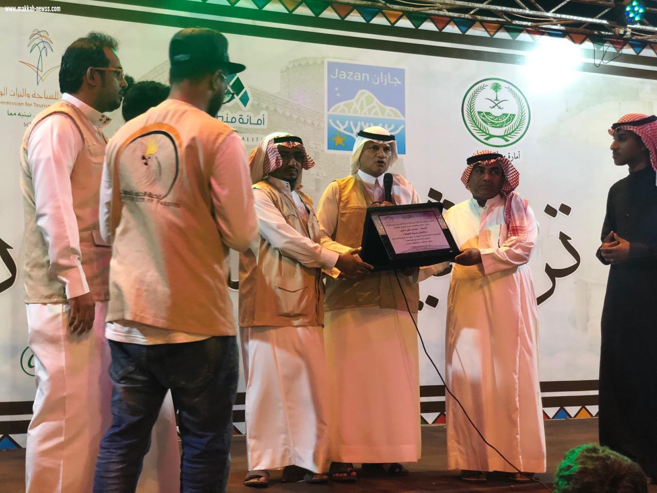 نخبة الببغاوات والطيور تكرم الأستاذ موسى نامس والفريق الإعلامي 