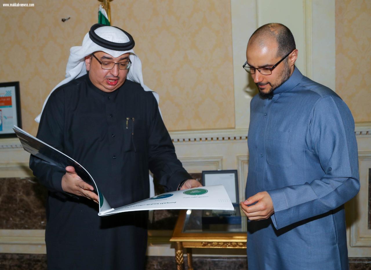 الأمير خالد بن الوليد يتسلم تقرير رابطة الاحياء لكرة القدم 