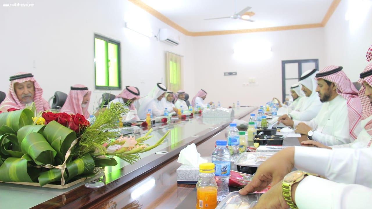 محافظ صبيا يتفقد مركز الكدمي و يلتقي بالمشائخ  و الأهالي و مدراء الدوائر الحكوميه 