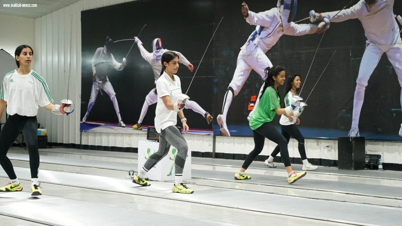 40 لاعبة في تدريبات الأكاديمية الأولمبية للمبارزة