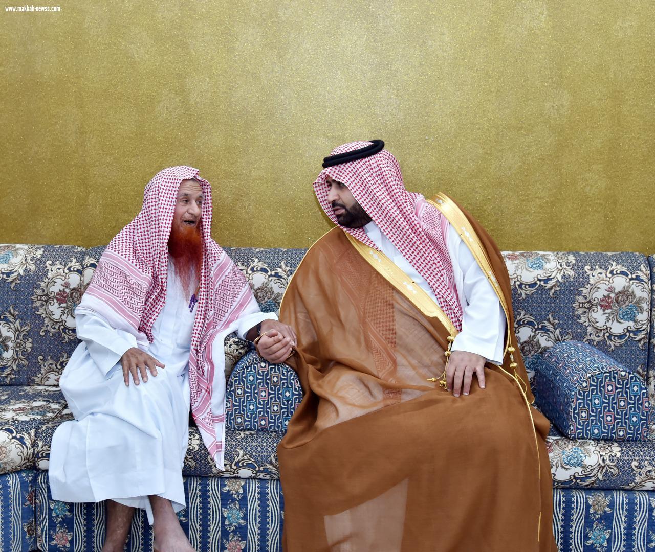 نائب أمير منطقة جازان يعزي الشيخ مطاعن شيبة في وفاة أخيه 