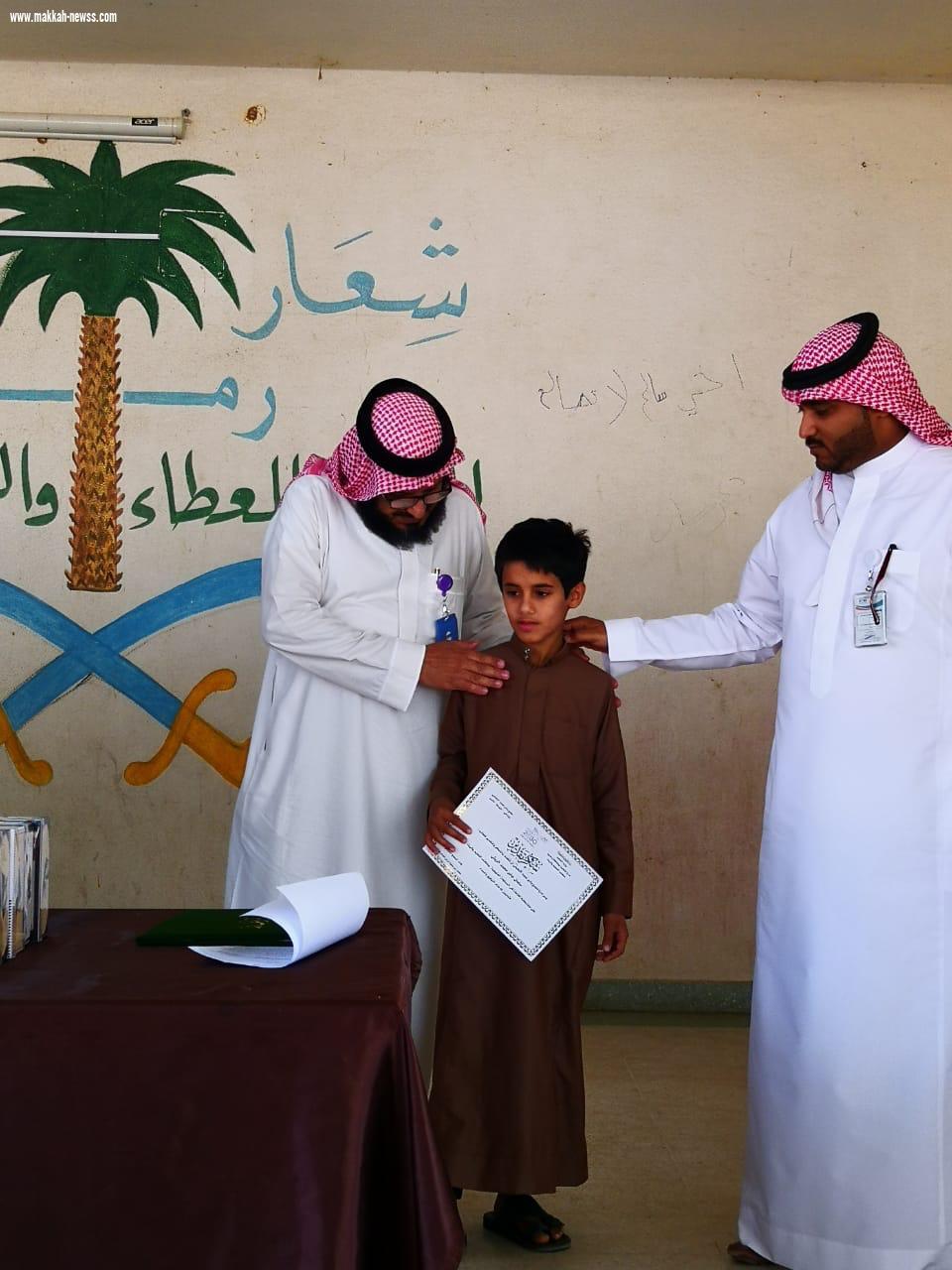 مجمع عمود التعليمي يكرم الطلاب المتفوقين