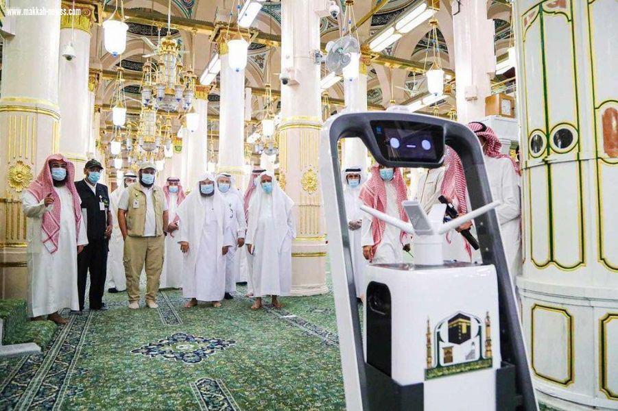 (الشيخ السديس يدشّن جهازاً لتعقيم الهواء والأسطح والسجّاد بالمسجد النبوي بتقنية الأوزون )