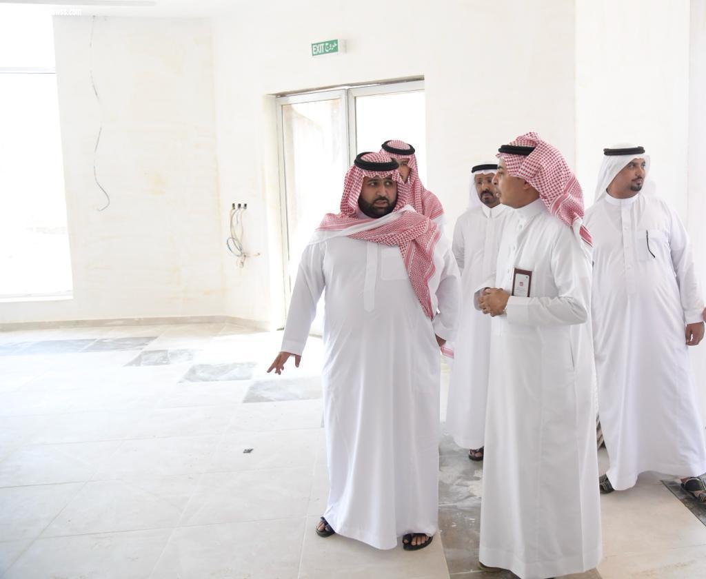 نائب أمير جازان يتفقد سير العمل بعدد من المشروعات التنموية بمحافظة فرسان