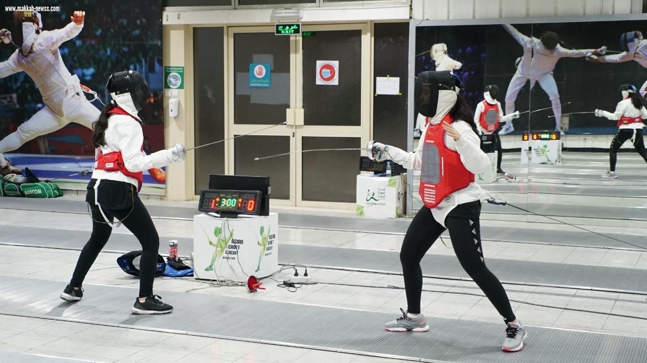 40 لاعبة في تدريبات الأكاديمية الأولمبية للمبارزة