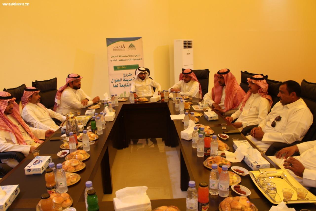 رئيس بلدية الطوال يدشن مشروع النظافة بالمحافظة وقراها بقيمة أكثرمن٦٠مليون ريال