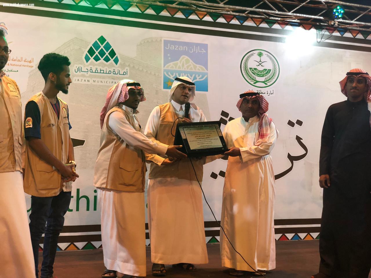 نخبة الببغاوات والطيور تكرم الأستاذ موسى نامس والفريق الإعلامي 