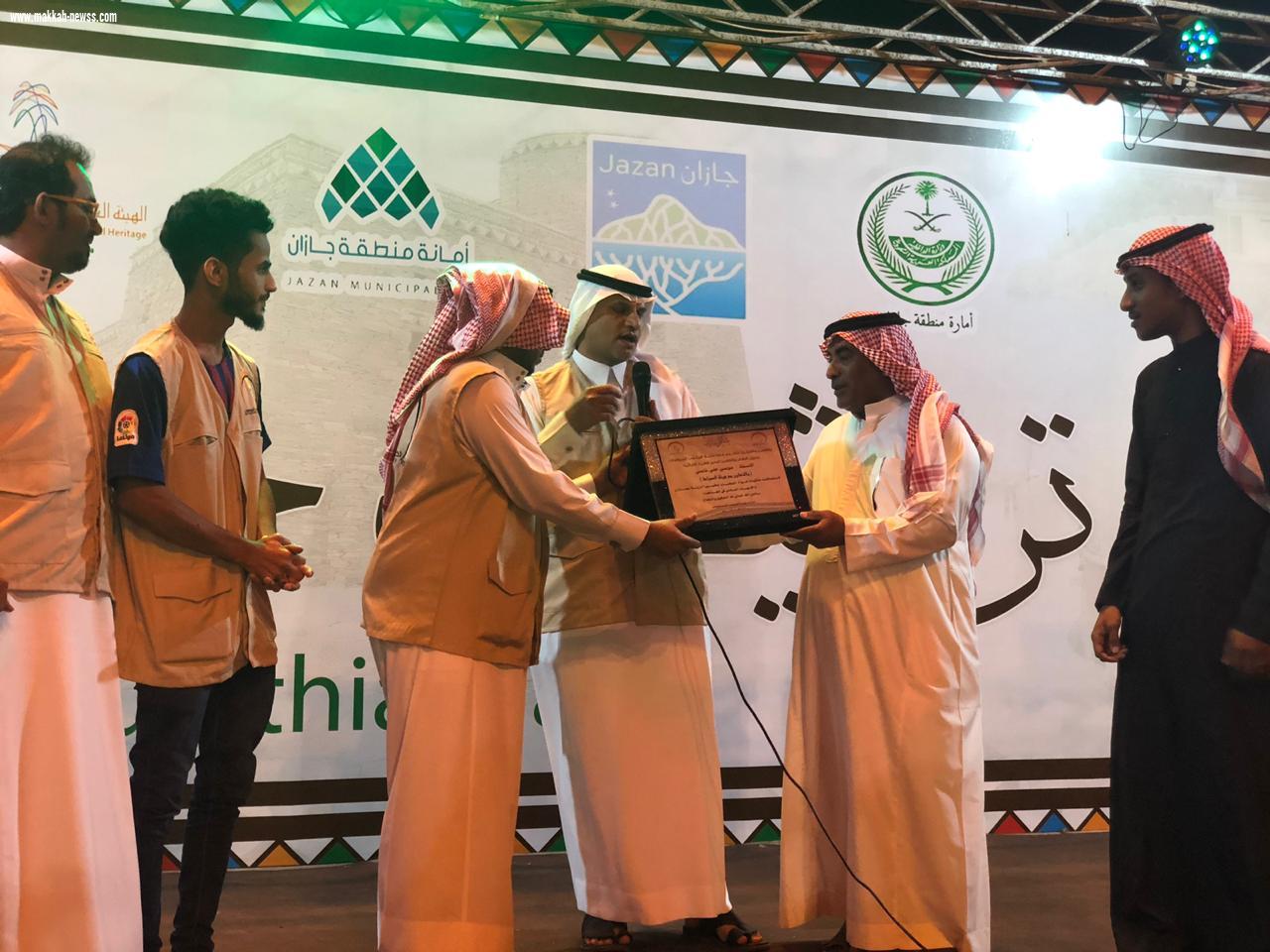 نخبة الببغاوات والطيور تكرم الأستاذ موسى نامس والفريق الإعلامي 