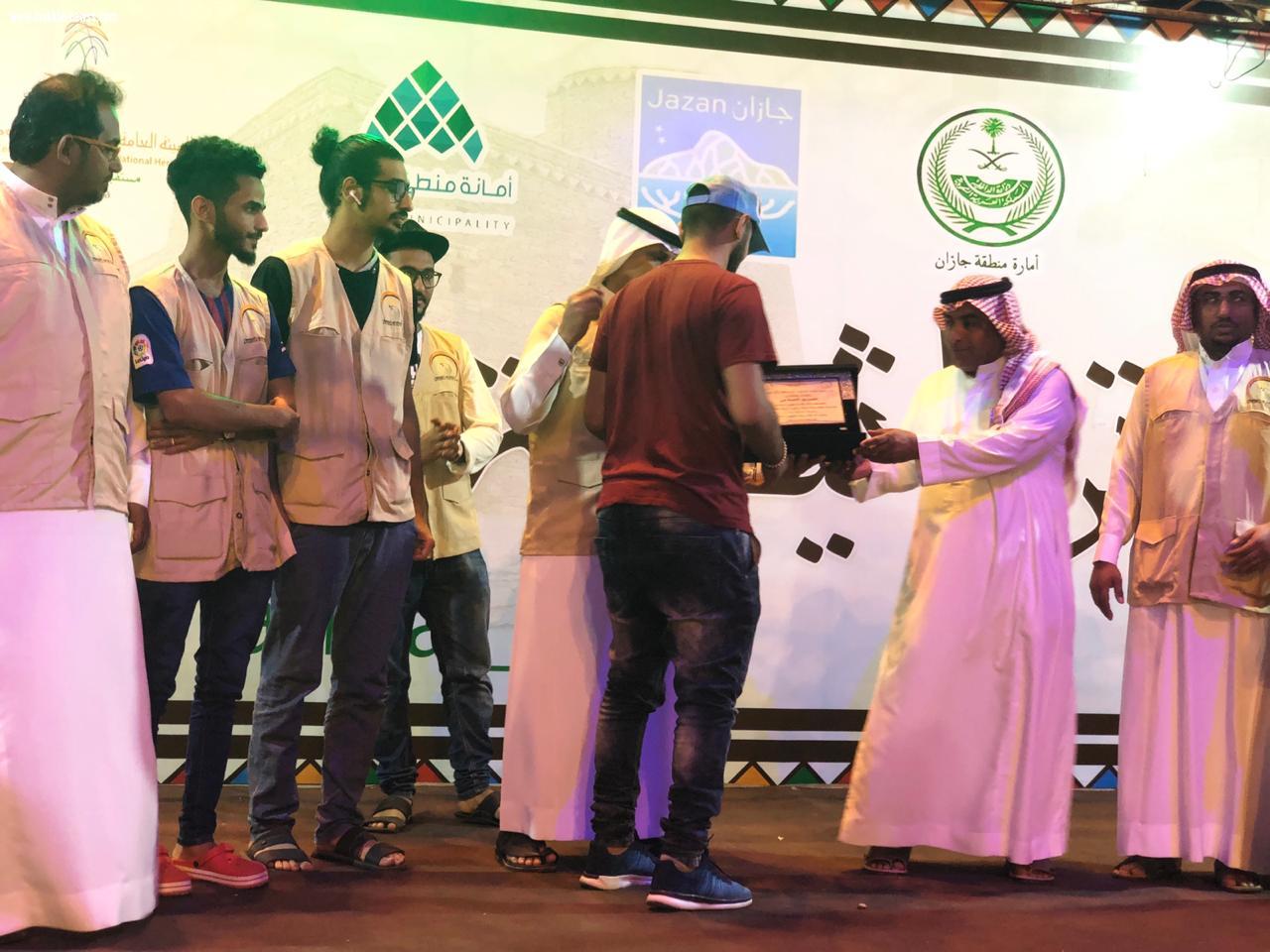 نخبة الببغاوات والطيور تكرم الأستاذ موسى نامس والفريق الإعلامي 