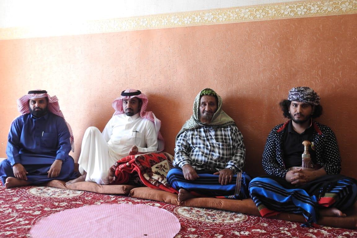 رئيس مركز عمود الريث يقف على الحالة الإنسانية لاحقة السلمي