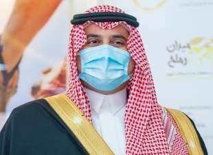 سمو وزير الرياضة يتوج الفائزين في ختام منافسات سباق رماح للهجن