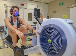 التجديف يجهز حسين علي رضا لطوكيو 