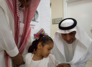 العواجي يدشن حملة جرعة شلل الأطفال 