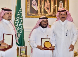 محافظ هروب يكرم الكاتب الصحفي الأستاذ إبراهيم النعمي 