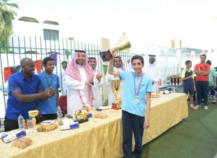 برعاية الأمير عبدالله بن سعد  مدارس ثامر العالمية بجدة تحقق كأس البطولة 
