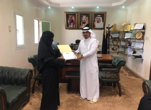 تزامناً مع اليوم العالمي للمرأة: رئيس بلدية محافظة صامطة يكرم موظفات القسم النسائي