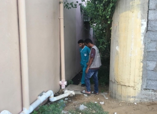 فرقة الحملة الوطنية لمكافحة حمى الضنك تقف على مواقع البلاغات عبر 937 ببلدة المضايا