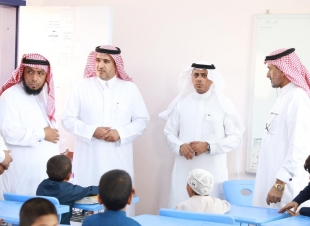 مدير مركز الدعم بالوزارة ومدير تعليم جازان يتفقدان مدارس الحد الجنوبي