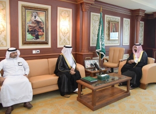 نائب أمير جازان يتسلم التقرير السنوي لابرز منجزات شركة الكهرباء بالمنطقة