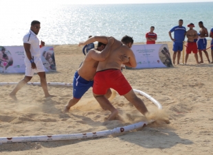 35 مصارعاً في تجارب المصارعة الشاطئية 