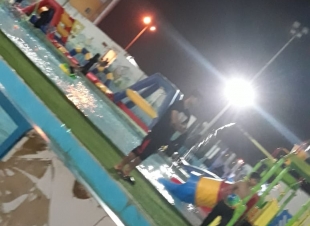 فريق مشروع افتخار لذوي للشهداء يقيم ليلة ترفيهية لأبناء وبنات الشهداء وأسرهم في المدينة المائيه بجازان