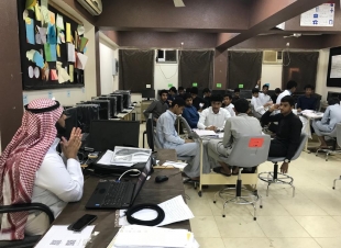 مشرف الحاسب الآلي بمكتب تعليم المسارحة يزورمتوسطة وثانوية المرابي
