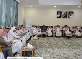 محافظ صبيا يقف على مشروع البلدية الرابط بين حلة الاحوس وكبري الظبية